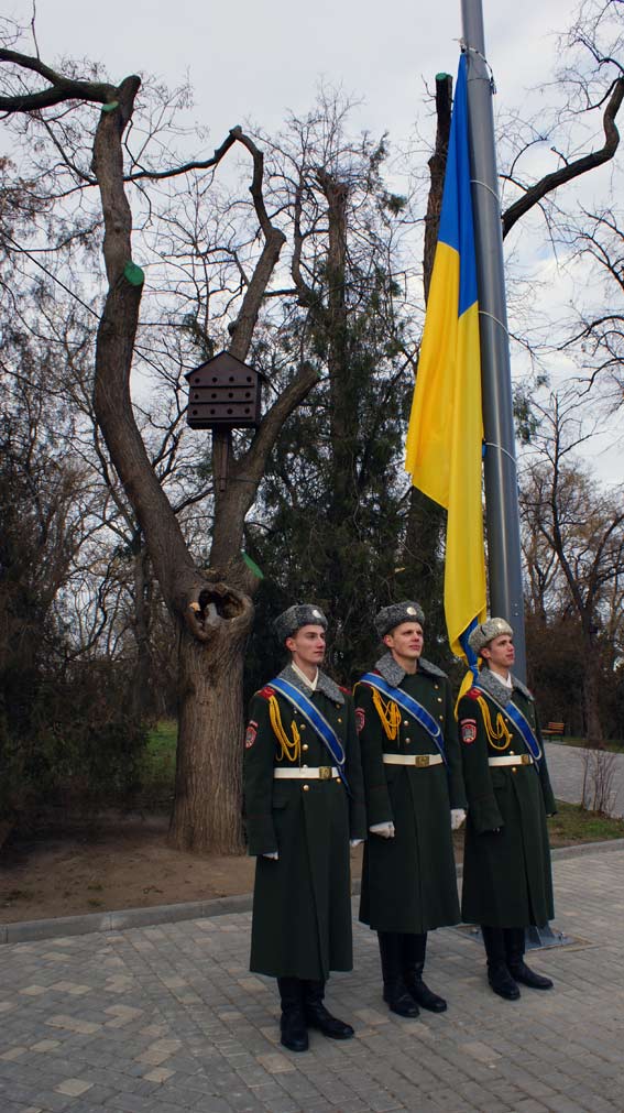 В Одессе установили самый большой флаг в городе (ФОТО, ВИДЕО) (фото) - фото 1