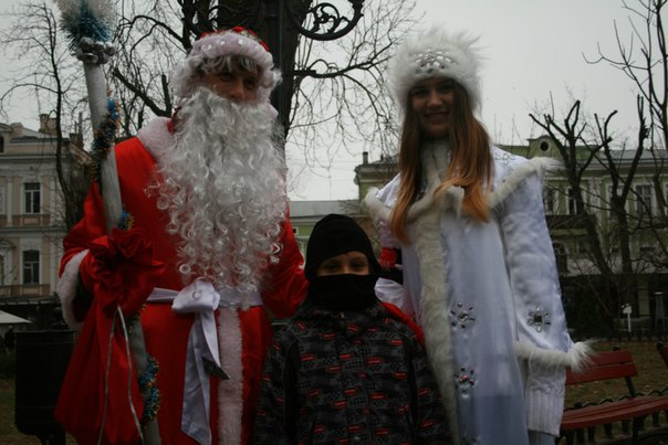 Одесские «правосеки» с патриотическим Дедом Морозом собирают деньги на ДУК (ФОТО) (фото) - фото 1