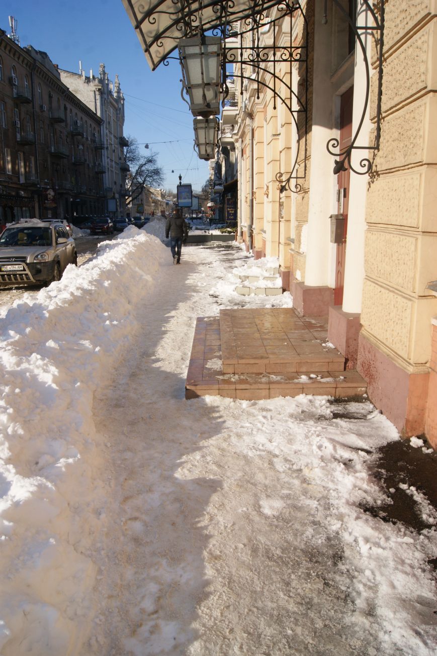 Коммунальный коллапс: В Одессе не убирают ни улицы, ни тротуары (ФОТОРЕПОРТАЖ) (фото) - фото 1