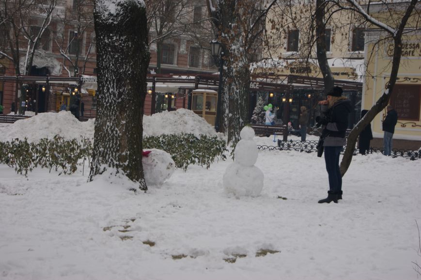 Снежные бабы и снежки: Одесситы успели насладиться снегом до сегодняшней оттепели (ФОТОРЕПОРТАЖ) (фото) - фото 2