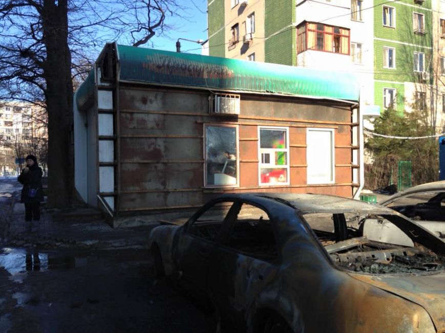 В Одессе на Таирова ночью сгорели две иномарки (ДОБАВЛЕНЫ ФОТО) (фото) - фото 1