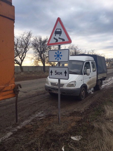 Под Одессой вместо ремонта дорог, устанавливают предупредительные знаки (ФОТО) (фото) - фото 1