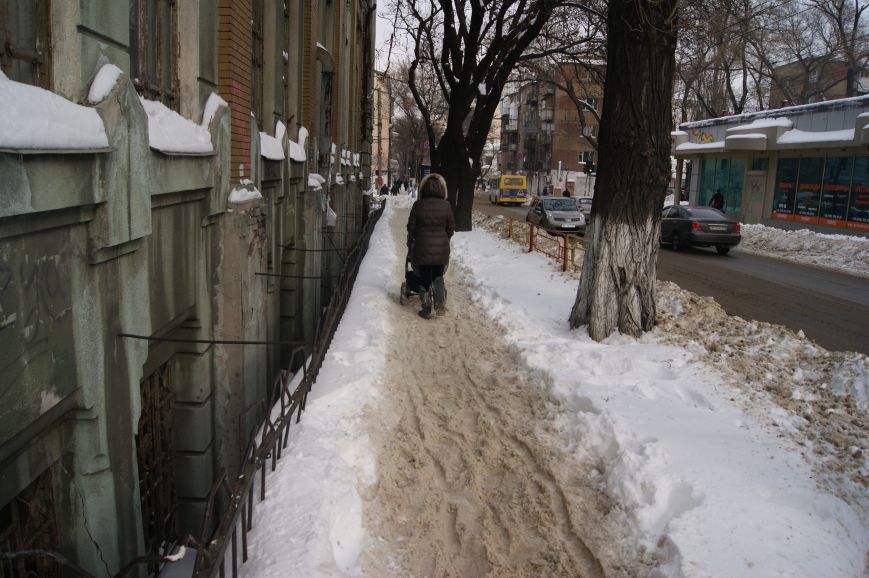 Коммунальный коллапс в Одессе: Третий день после снегопада (ФОТОРЕПОРТАЖ) (фото) - фото 1