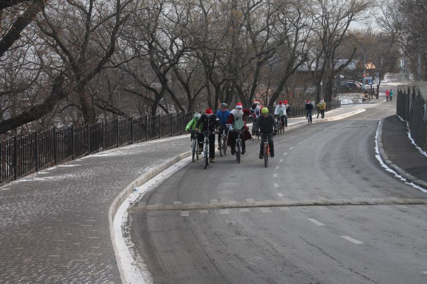 В Одессе группа отчаянных Дедов морозов устроила велопробег (ФОТО) (фото) - фото 1