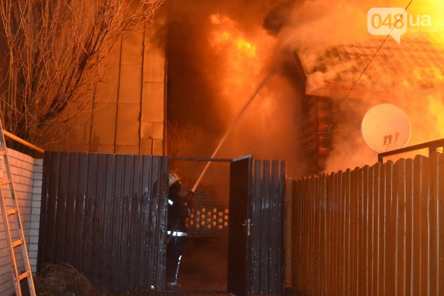 Подробности: как в Одессе из-за фейерверка дома горели (ФОТО) (фото) - фото 1