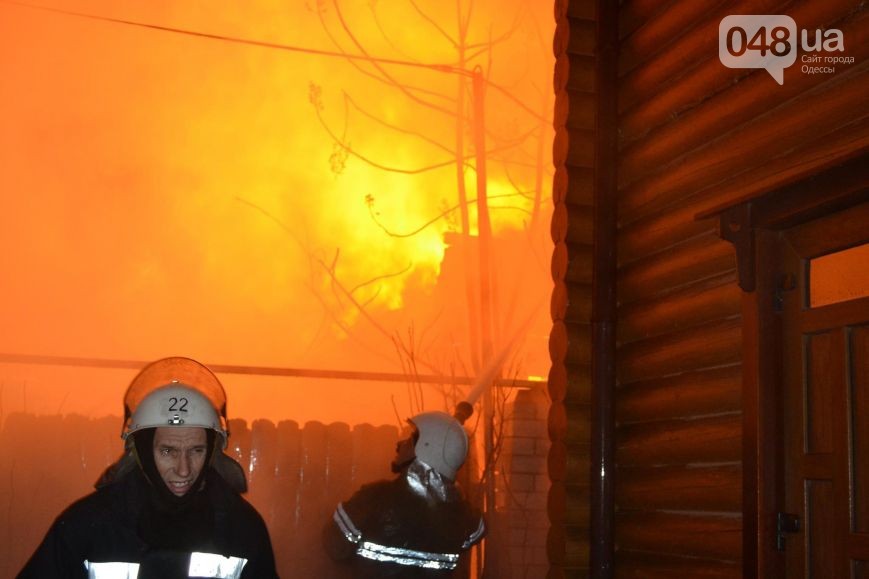 Подробности: как в Одессе из-за фейерверка дома горели (ФОТО) (фото) - фото 1