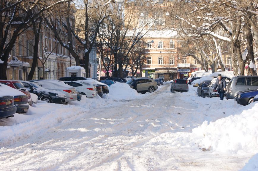 Коммунальный коллапс: В Одессе не убирают ни улицы, ни тротуары (ФОТОРЕПОРТАЖ) (фото) - фото 1