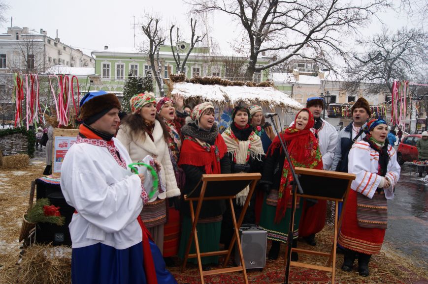 В центре Одессы рождественский вертеп перерос в шумные народные гуляния (ФОТОРЕПОРТАЖ, ВИДЕО) (фото) - фото 1