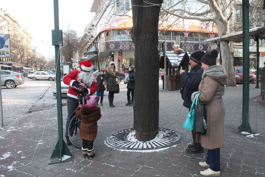 В Одессе группа отчаянных Дедов морозов устроила велопробег (ФОТО) (фото) - фото 1
