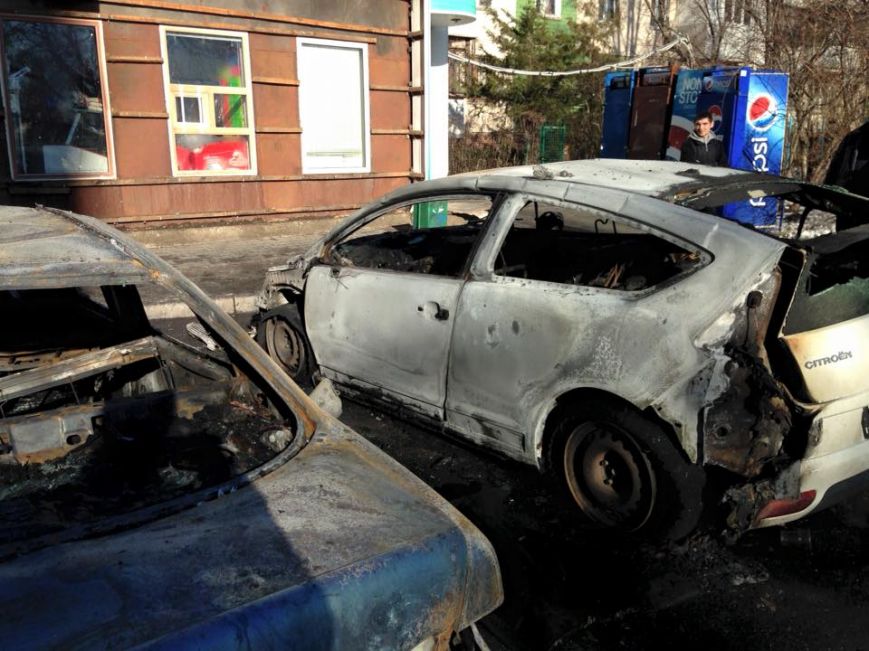 В Одессе на Таирова ночью сгорели две иномарки (ДОБАВЛЕНЫ ФОТО) (фото) - фото 1