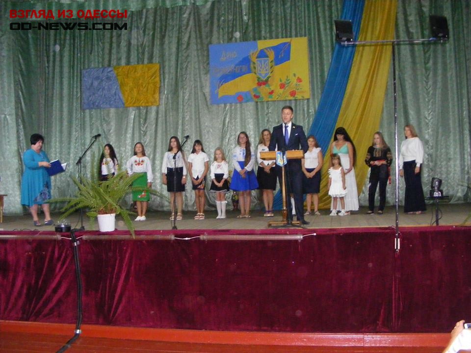 в Районном Доме культуры посёлка Захаровка состоялись торжества и праздничный концерт