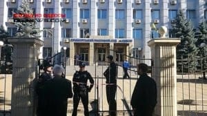 Более 300 человек эвакуировано из Приморского суда в Одессе: телефонные злоумышленники "заминировали" здание