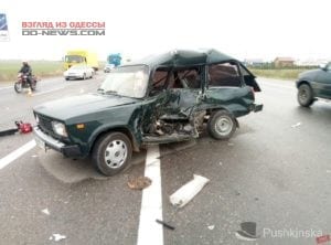 На Объездной в Одессе смертельное ДТП: микроавтобус протаранил ВАЗ (фото)