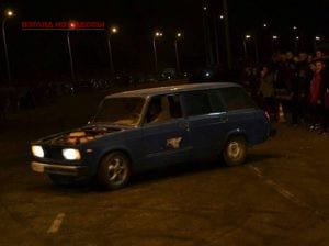 В Одессе уличный гонщик влетел в толпу людей: пострадало 2 девушки (фото)