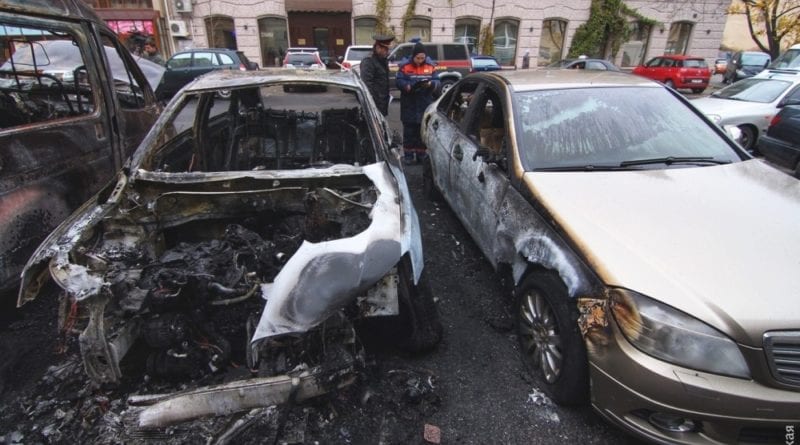 В Одессе криминальные разборки: горят автопарковки