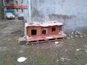 Одесситы к Новому году подарили собакам трехкомнатную "квартиру"