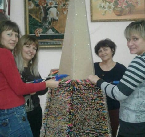 В Одесской области новогодняя елочка будет из карандашей