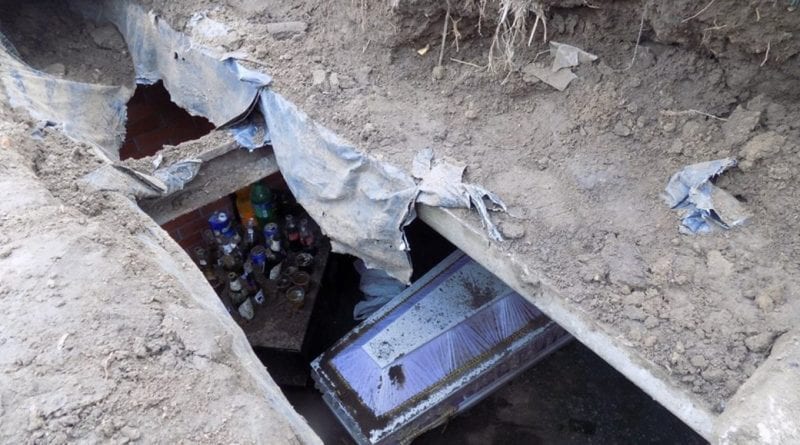 В Одесской обл. неизвестные пытались достать гроб из могилы