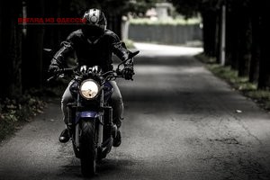В Одессе мотоциклист стал жертвой вора