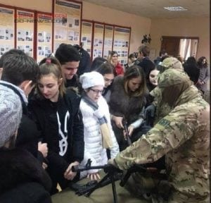 Служба безопасности в Одессе впустила в свои стены школьников