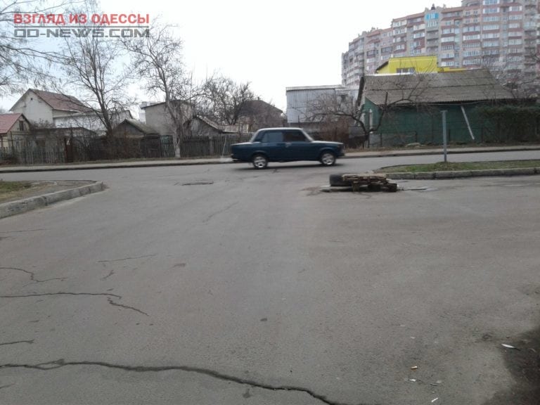 К вниманию водителей: опасные участки на одесских дорогах (фото) К вниманию водителей: опасные участки на одесских дорогах (фото)