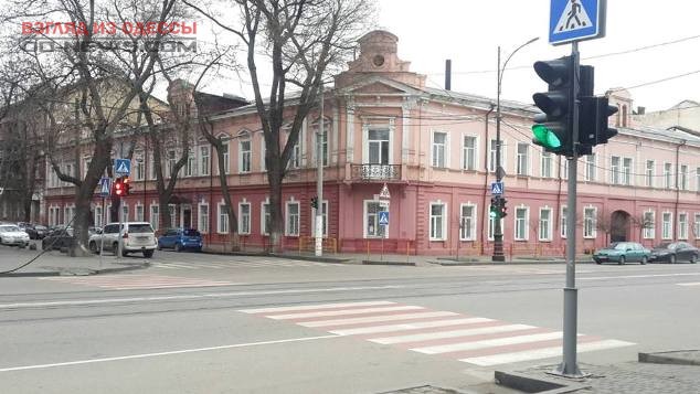 Новый светофор в Одессе поможет уберечь от травм