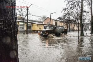 В Одессе из-за ливня плавали улицы