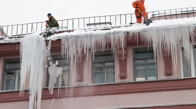 За неубранные сосульки с крыш, предпринимателей в Одессе будут наказывать