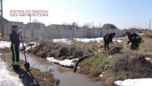 Одесские спасатели устраняют последствия таяния снега