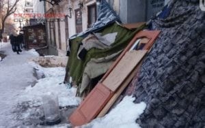 Бездомная в Одессе сама обустроила себе "квартирку"