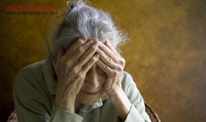 Поиздевался и ограбил: в Одессе пострадала пенсионерка