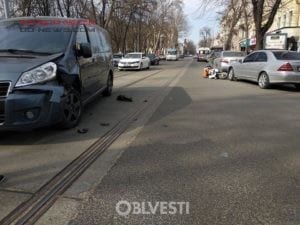 ДТП в Одессе: под колесами оказался курьер