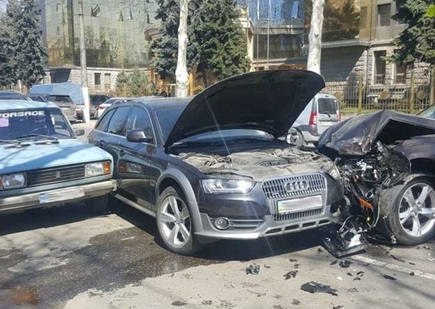 Разрушительное ДТП в Одессе: есть пострадавший