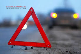 На трассе Одесса - Черноморск авто протаранило остановку