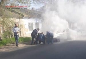 В Одесской области на ходу загорелся автомобиль 