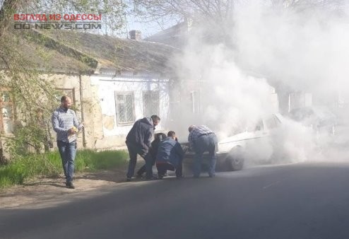 В Одесской области на ходу загорелся автомобиль