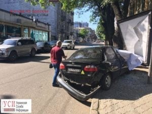 ДТП в Одессе: пострадал рекламный бокс