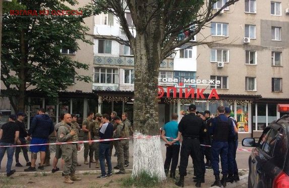 В магазине «Копейка» в Одессе забаррикадировались люди