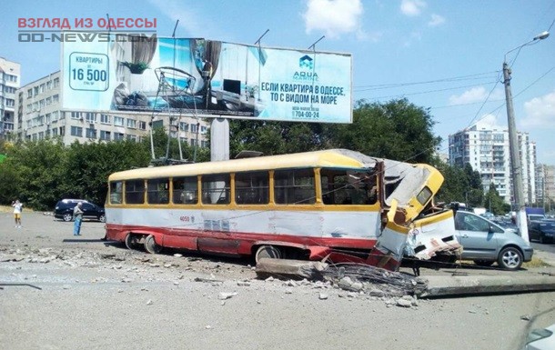 В Одессе вагон трамвая снёс столб