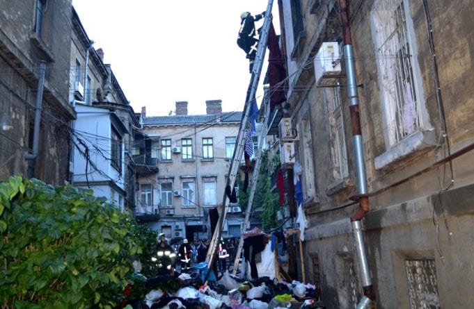 В центре Одессы горела квартира: подробности