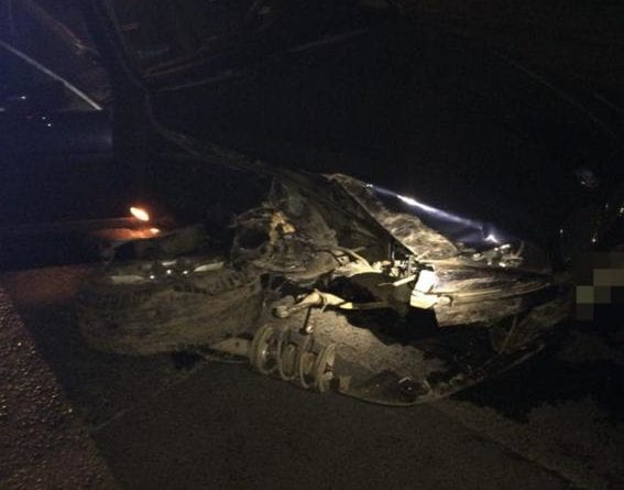Пьяный водитель в Одессе протаранил дерево: пострадала пассажирка