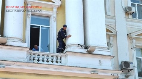 В Одессе спасателей вызвали к котенку