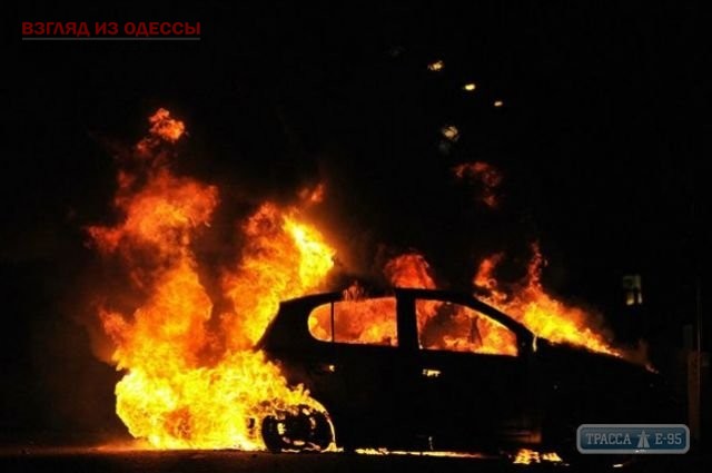 ночью сгорело сразу несколько автомобилей