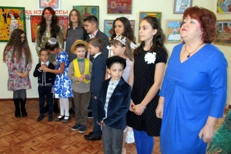 Мэр Одессы помог издать альбом юных художников
