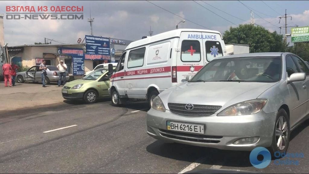 В Одессе возле заправки произошло ДТП с медиками