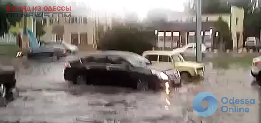 В Одессе автомобилям пришлось плыть 