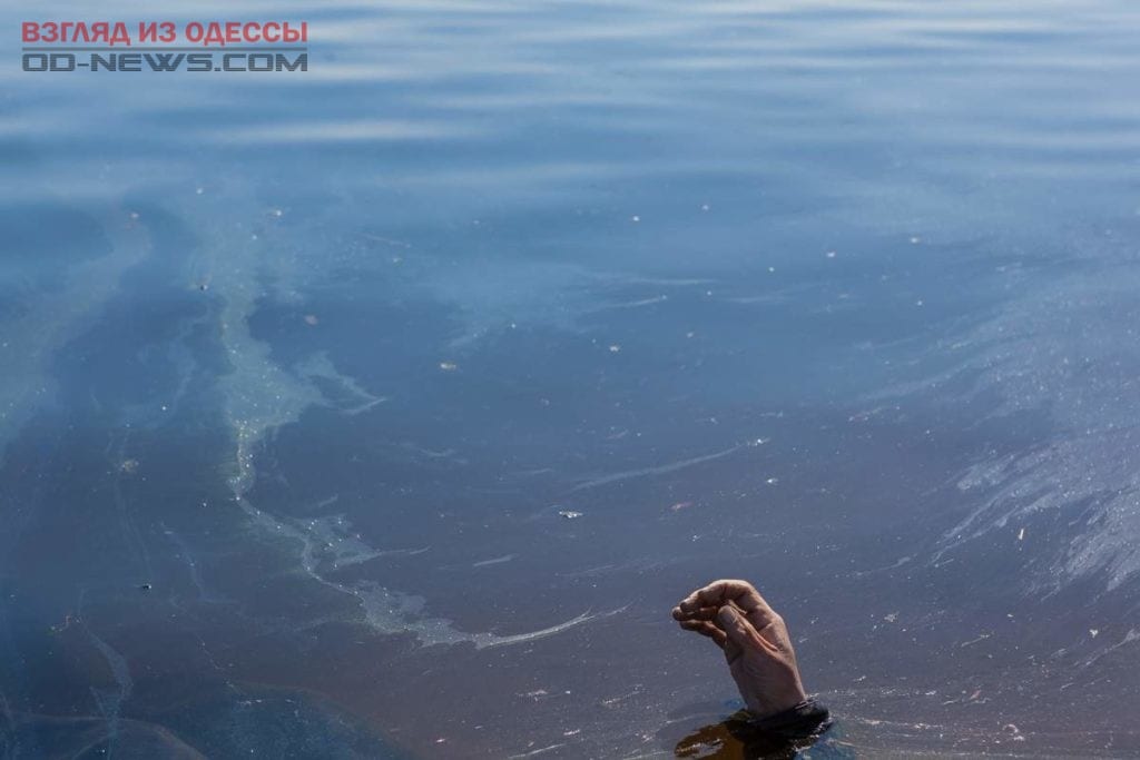 Под Одессой в море обнаружено тело человека