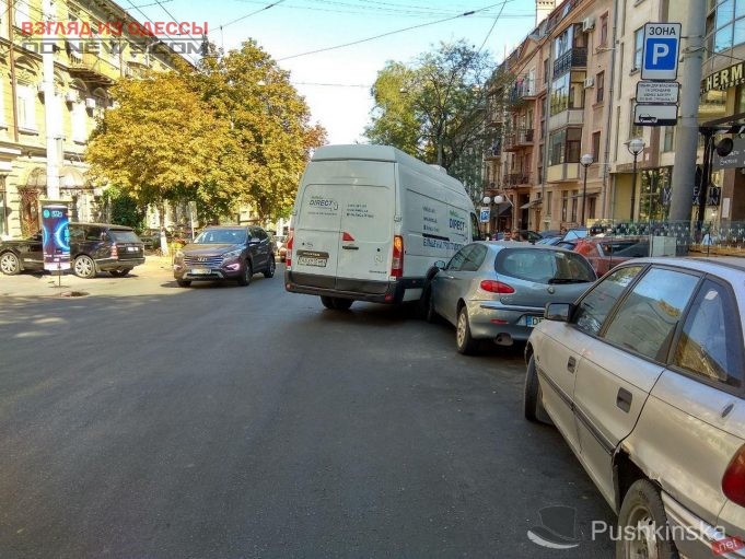 Авария в центре Одессы затруднила движение