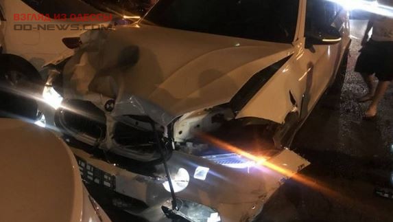 В Одессе от лихача пострадали пол десятка автомобилей