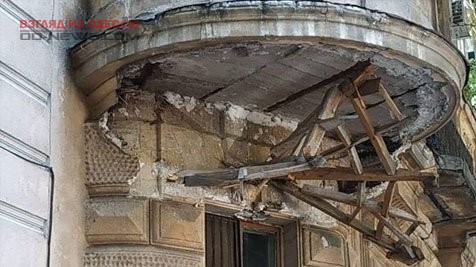 В Одессе с памятника архитектуры рухнула часть конструкции